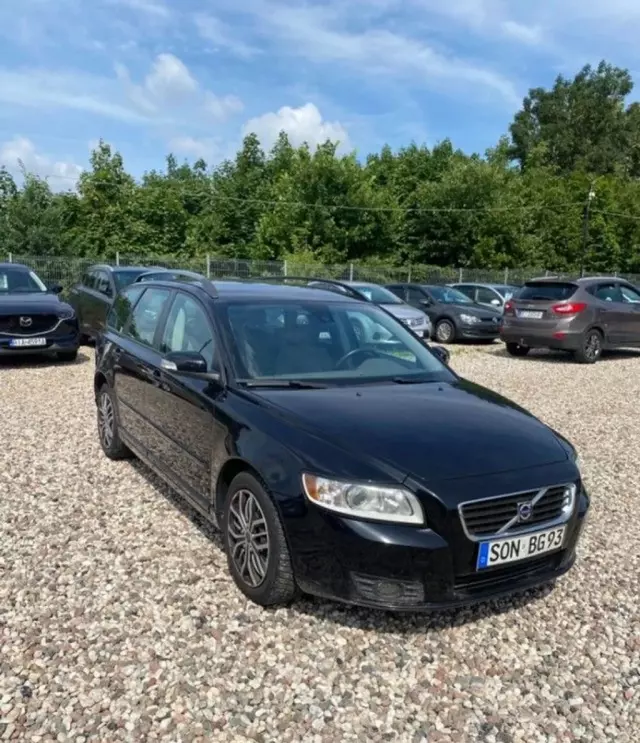 VOLVO V50 