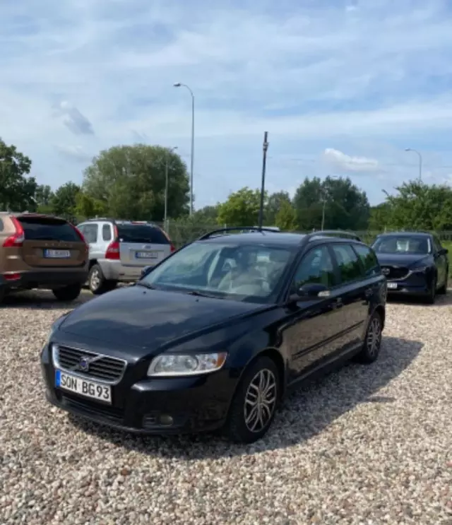 VOLVO V50 