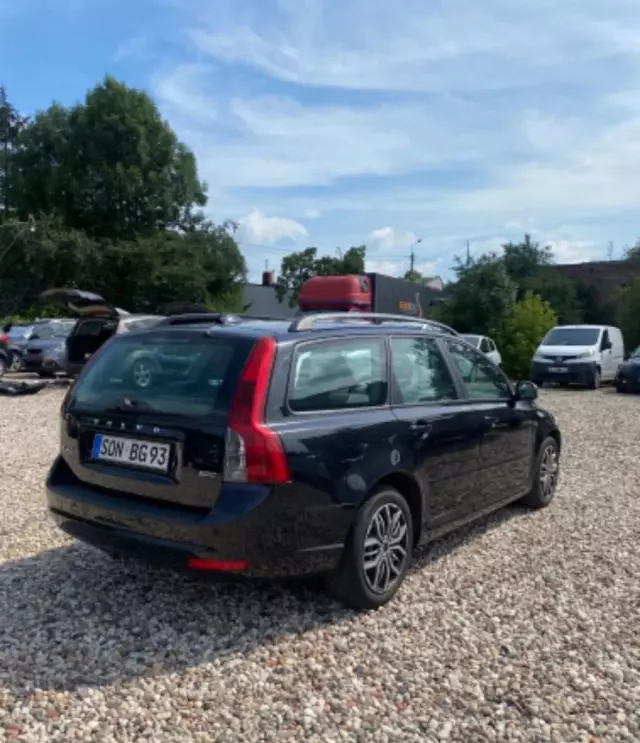VOLVO V50 