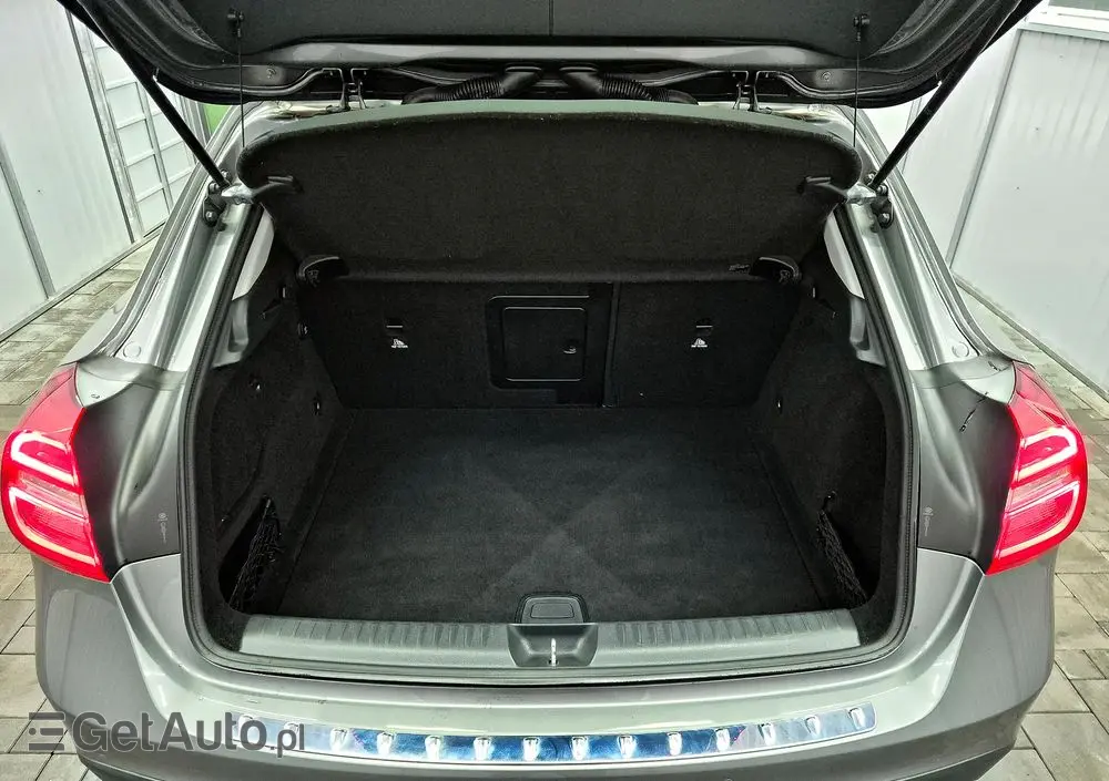 MERCEDES-BENZ GLA 180 Edition 1