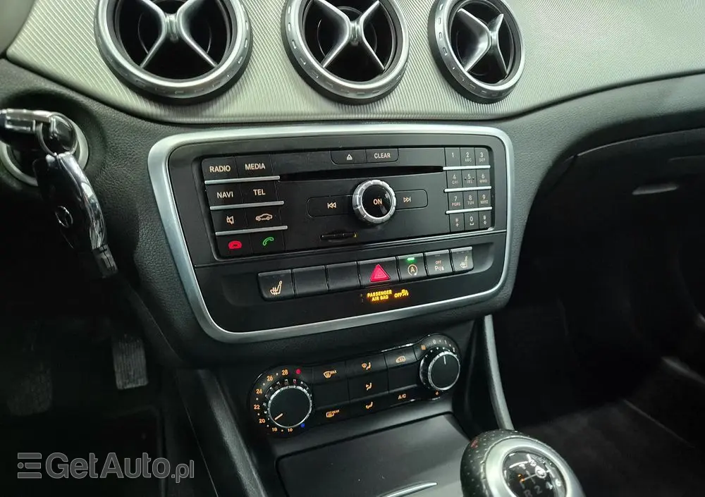 MERCEDES-BENZ GLA 180 Edition 1