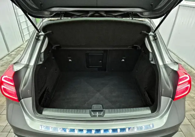 MERCEDES-BENZ GLA 180 Edition 1