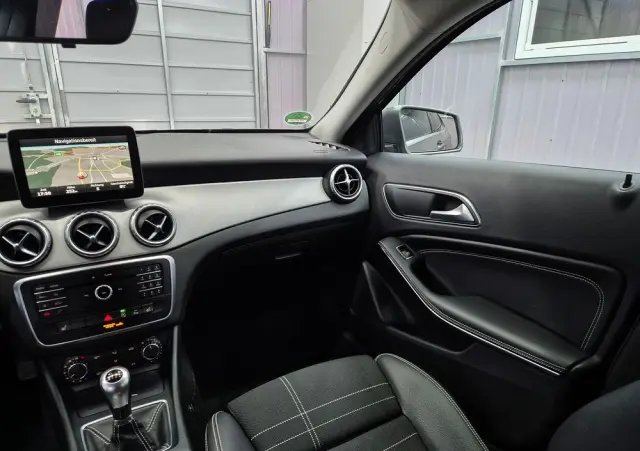 MERCEDES-BENZ GLA 180 Edition 1