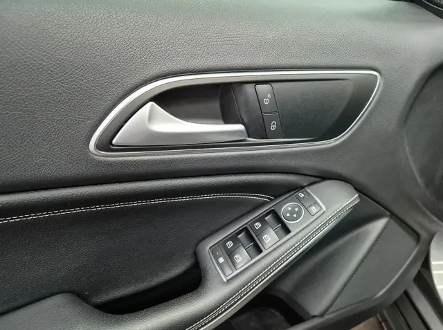 MERCEDES-BENZ GLA 180 Edition 1