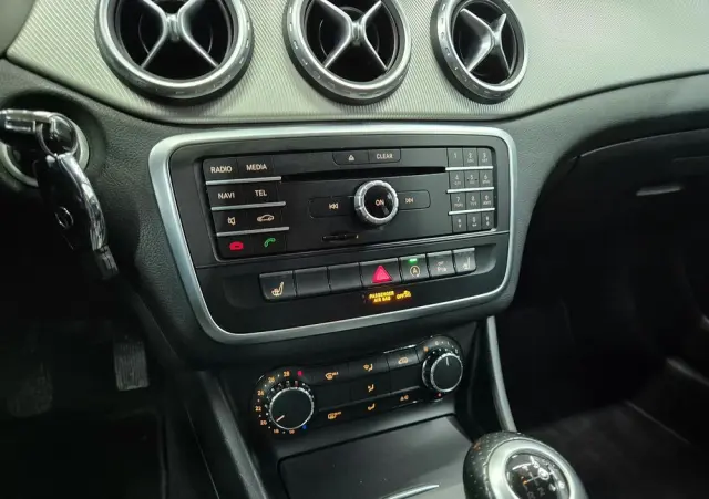 MERCEDES-BENZ GLA 180 Edition 1