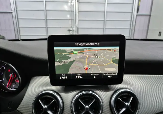 MERCEDES-BENZ GLA 180 Edition 1