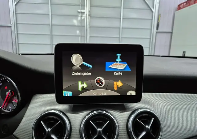 MERCEDES-BENZ GLA 180 Edition 1