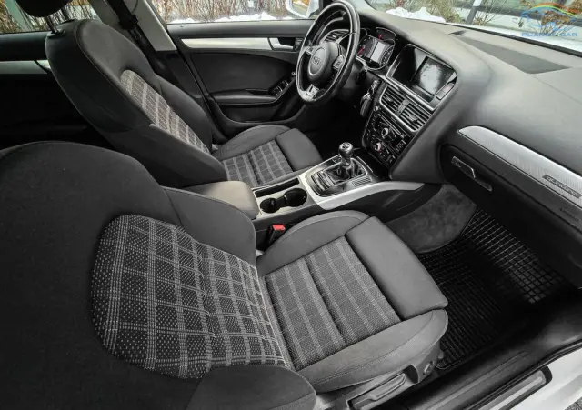 AUDI A4 Avant 2.0 TDI DPF clean diesel quattro S line Sportpaket