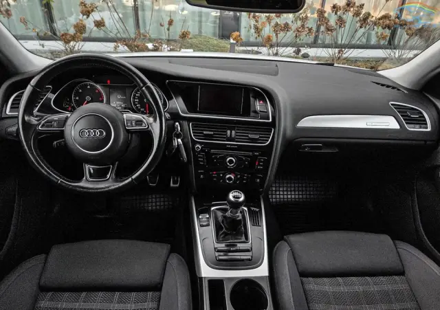 AUDI A4 Avant 2.0 TDI DPF clean diesel quattro S line Sportpaket