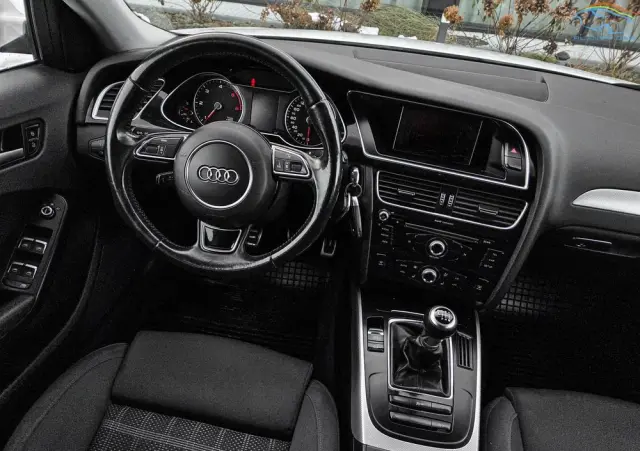 AUDI A4 Avant 2.0 TDI DPF clean diesel quattro S line Sportpaket