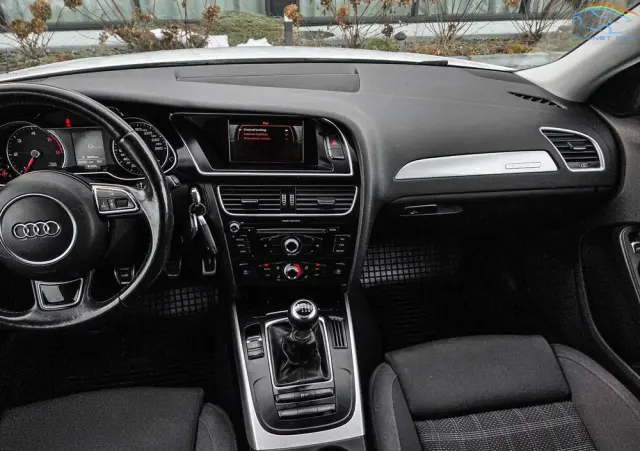 AUDI A4 Avant 2.0 TDI DPF clean diesel quattro S line Sportpaket