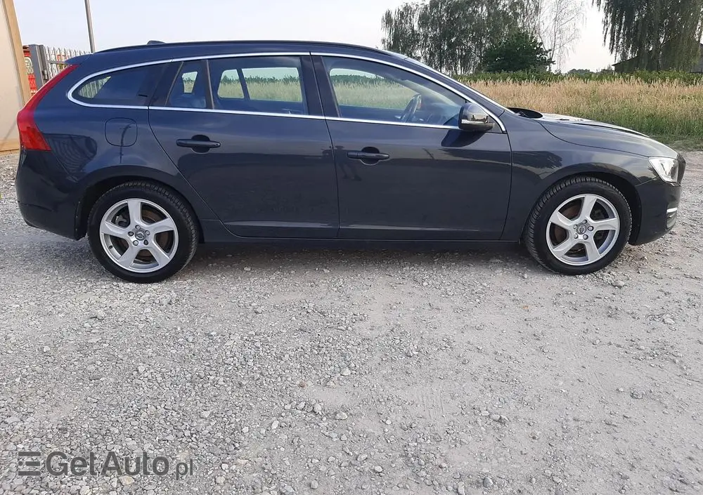 VOLVO V60 D3 Geartronic Summum