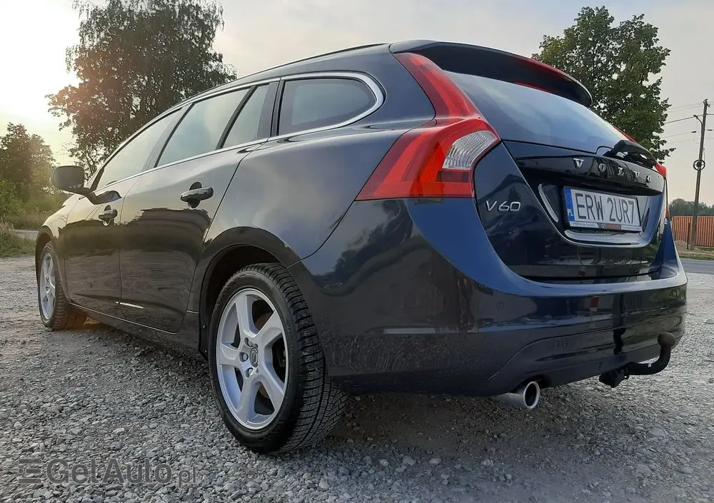 VOLVO V60 D3 Geartronic Summum