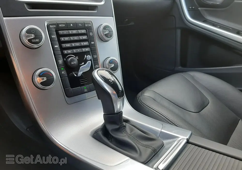VOLVO V60 D3 Geartronic Summum