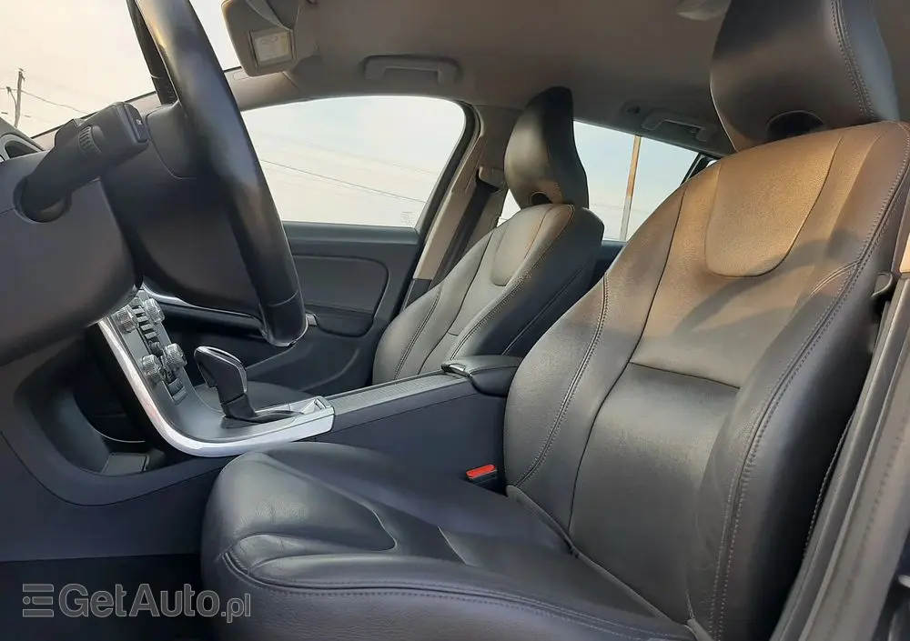VOLVO V60 D3 Geartronic Summum