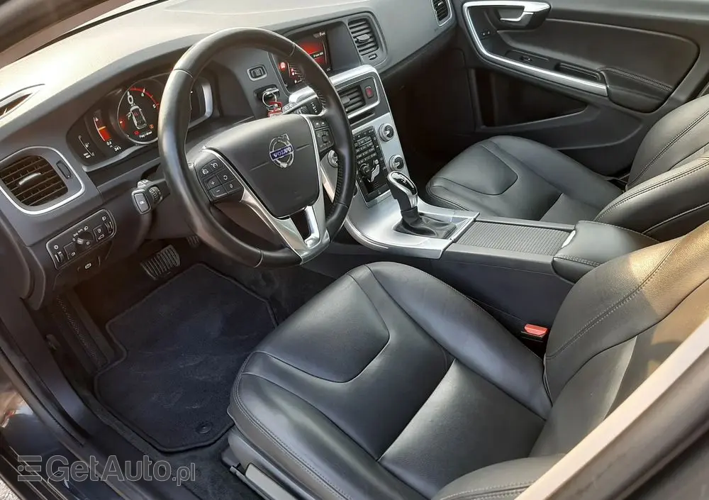 VOLVO V60 D3 Geartronic Summum