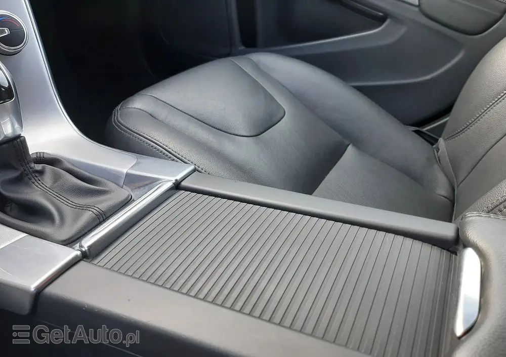 VOLVO V60 D3 Geartronic Summum