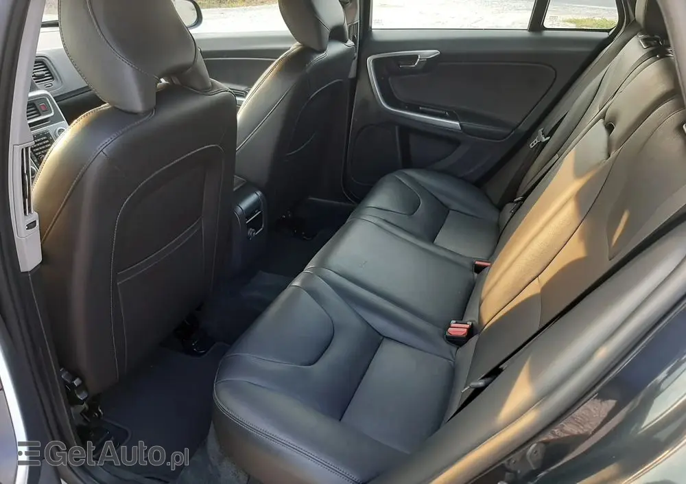 VOLVO V60 D3 Geartronic Summum
