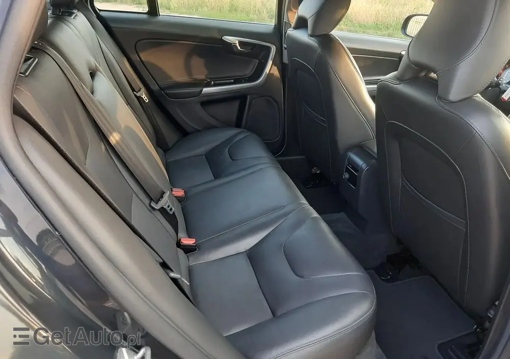 VOLVO V60 D3 Geartronic Summum