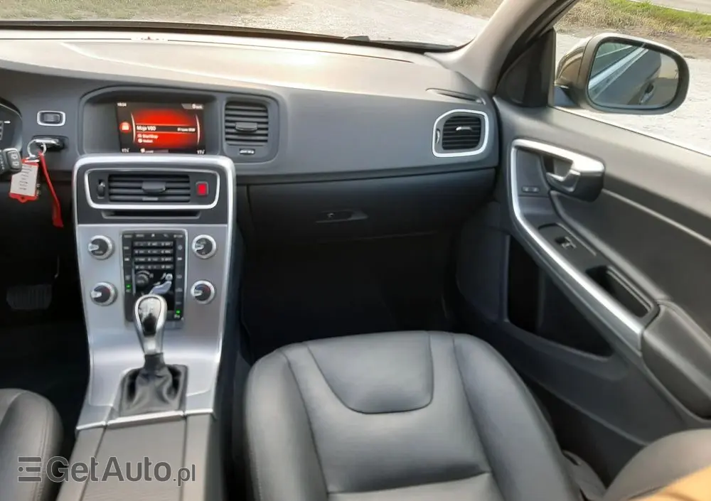 VOLVO V60 D3 Geartronic Summum