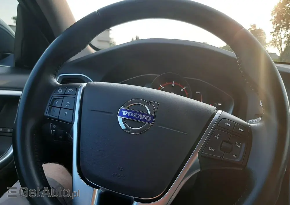 VOLVO V60 D3 Geartronic Summum