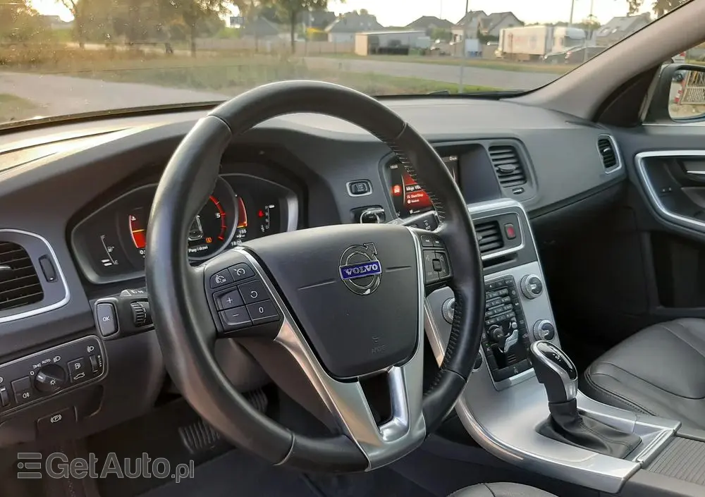 VOLVO V60 D3 Geartronic Summum