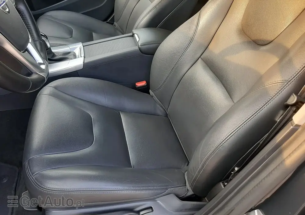 VOLVO V60 D3 Geartronic Summum