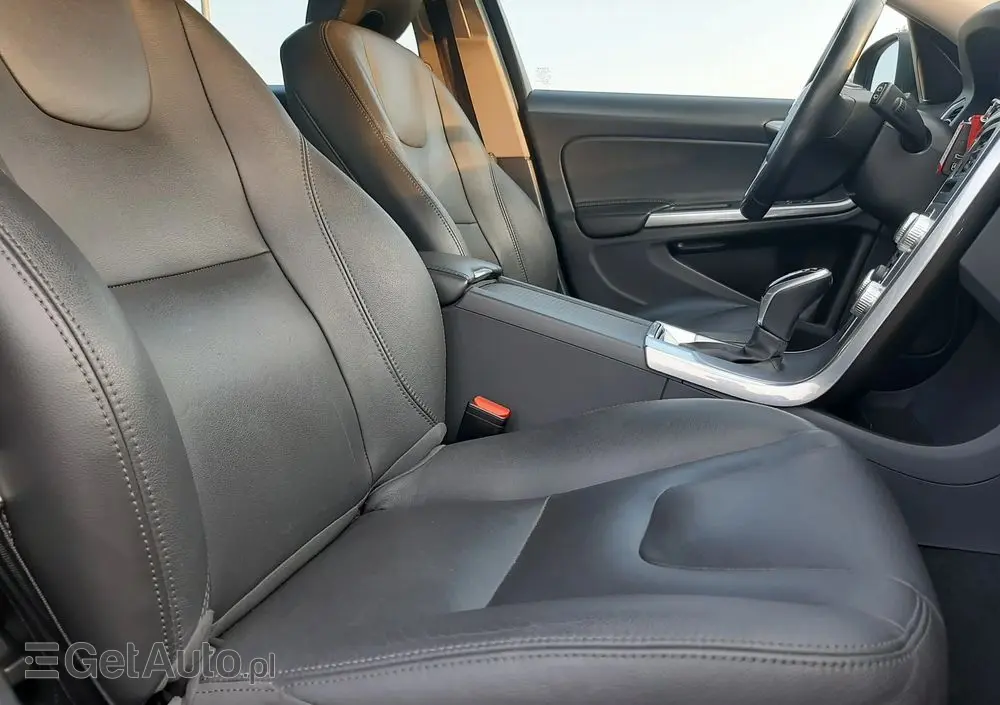 VOLVO V60 D3 Geartronic Summum
