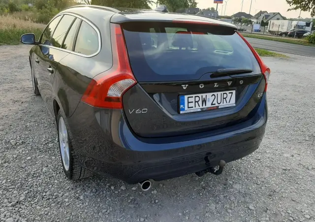 VOLVO V60 D3 Geartronic Summum