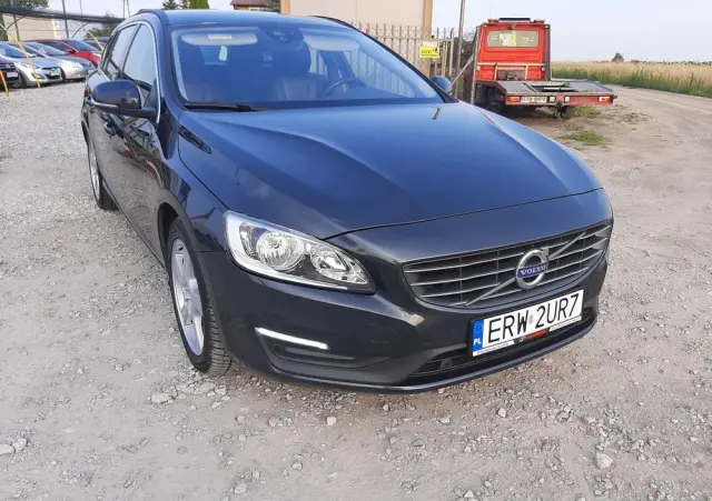 VOLVO V60 D3 Geartronic Summum