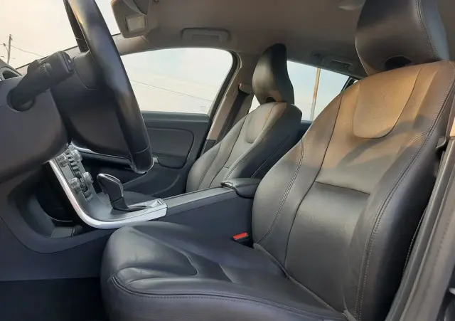 VOLVO V60 D3 Geartronic Summum