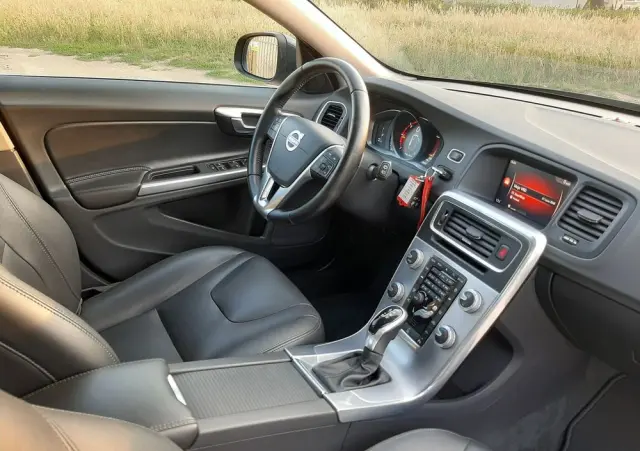 VOLVO V60 D3 Geartronic Summum