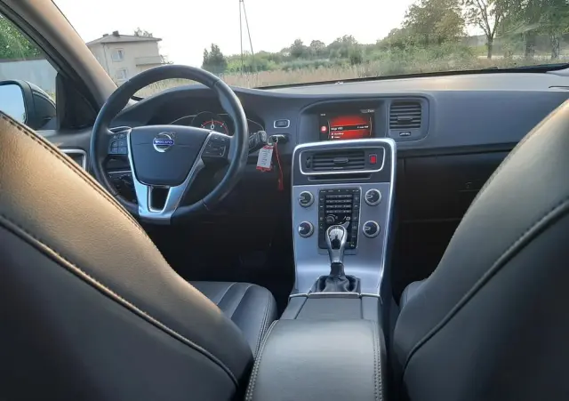 VOLVO V60 D3 Geartronic Summum