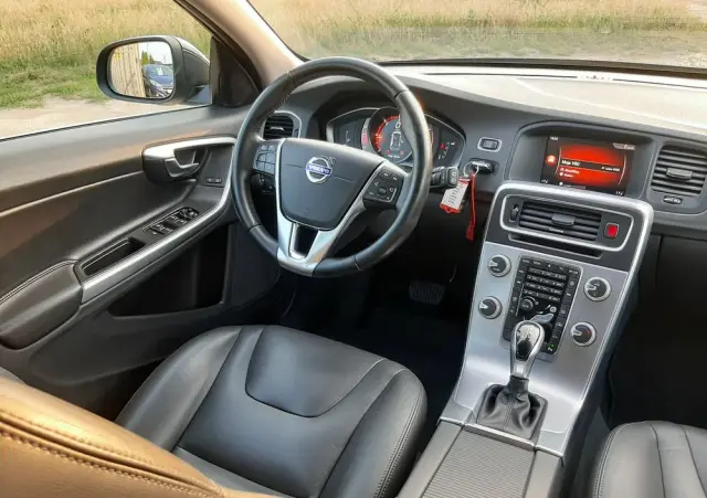 VOLVO V60 D3 Geartronic Summum
