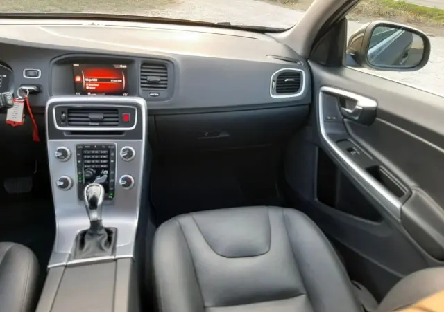 VOLVO V60 D3 Geartronic Summum
