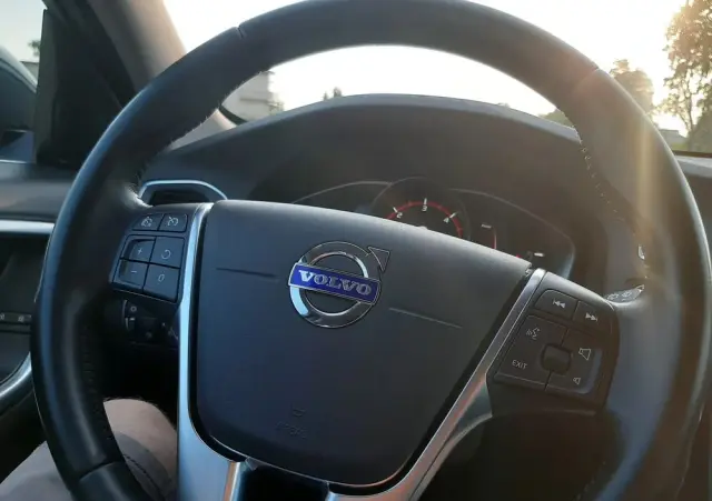 VOLVO V60 D3 Geartronic Summum