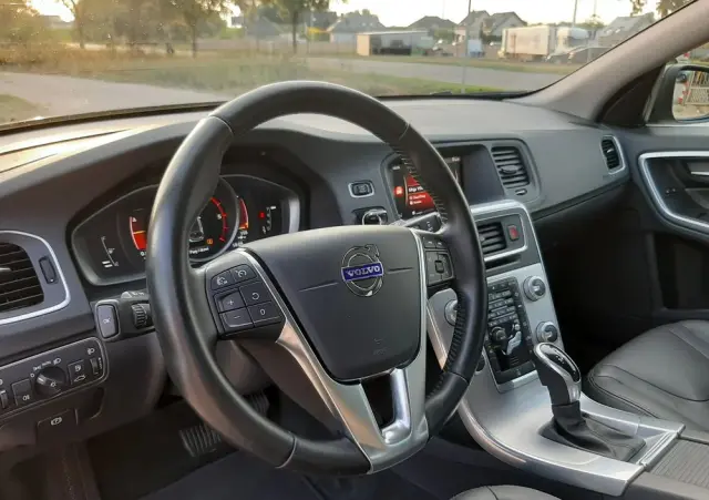 VOLVO V60 D3 Geartronic Summum