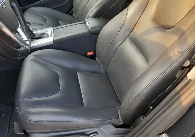 VOLVO V60 D3 Geartronic Summum