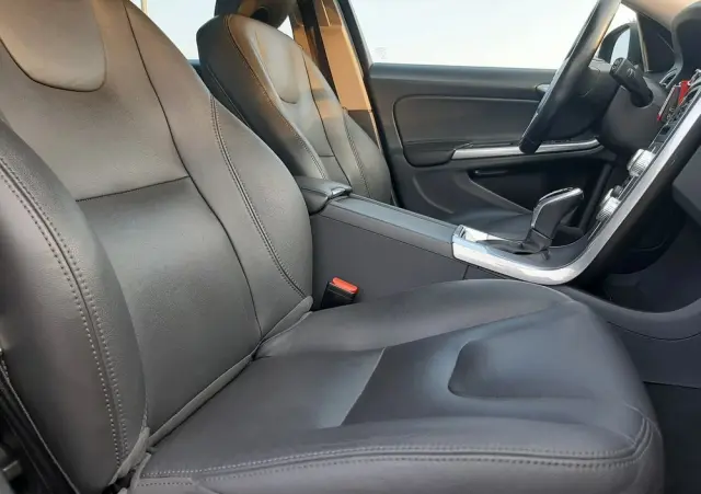 VOLVO V60 D3 Geartronic Summum