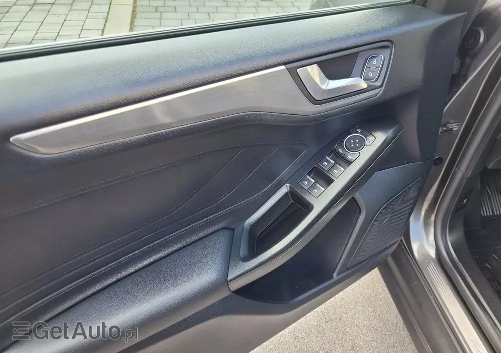 FORD Focus Turnier 1.0 EcoBoost Start-Stopp-System TITANIUM