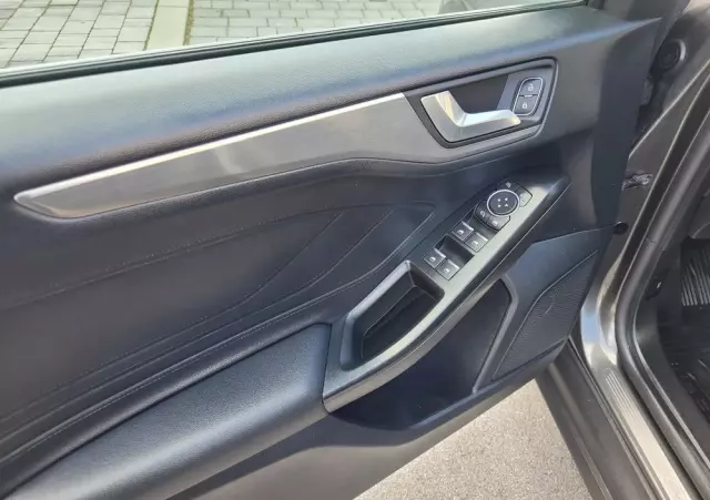 FORD Focus Turnier 1.0 EcoBoost Start-Stopp-System TITANIUM