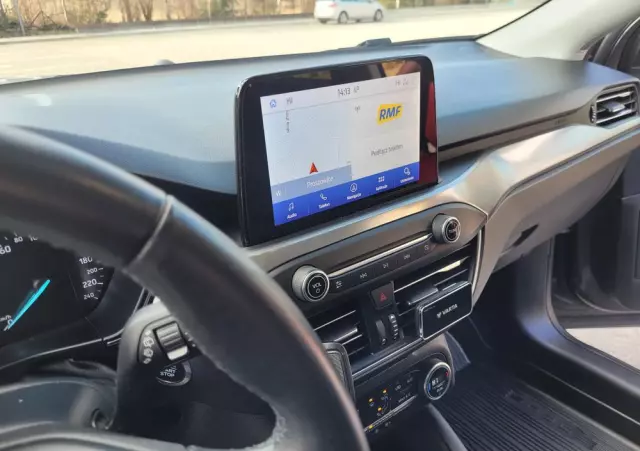 FORD Focus Turnier 1.0 EcoBoost Start-Stopp-System TITANIUM