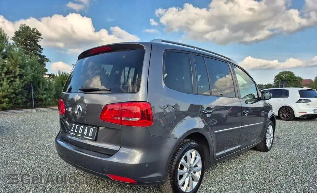 VOLKSWAGEN Touran 
