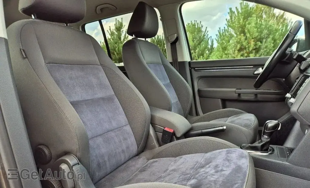 VOLKSWAGEN Touran 