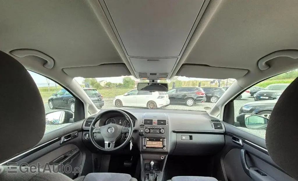 VOLKSWAGEN Touran 