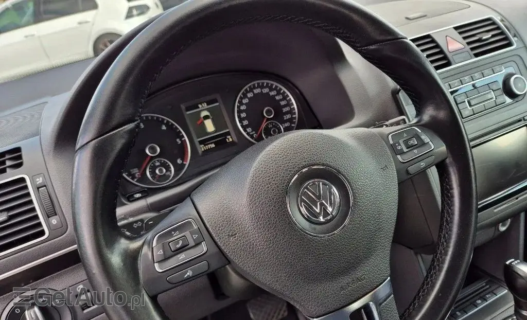 VOLKSWAGEN Touran 