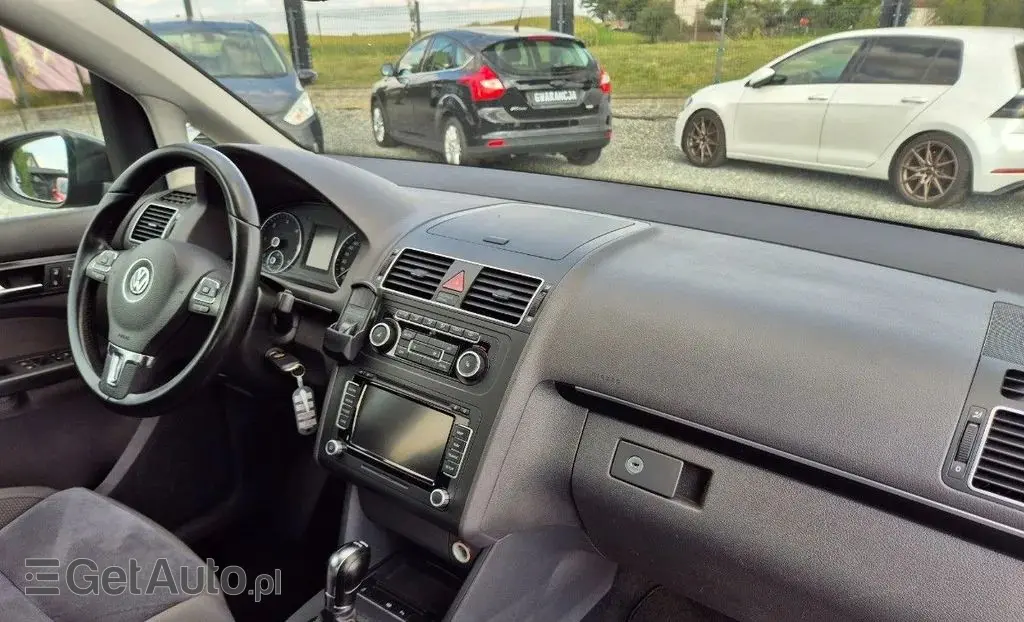 VOLKSWAGEN Touran 