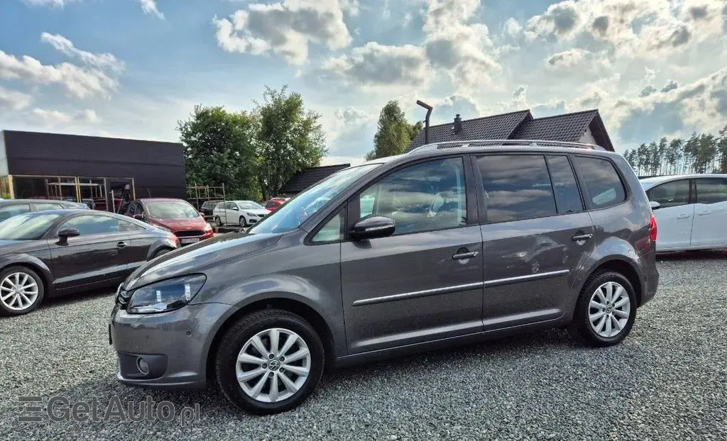 VOLKSWAGEN Touran 