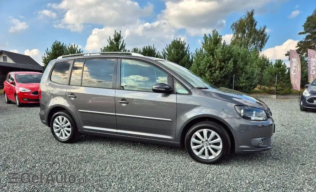 VOLKSWAGEN Touran 