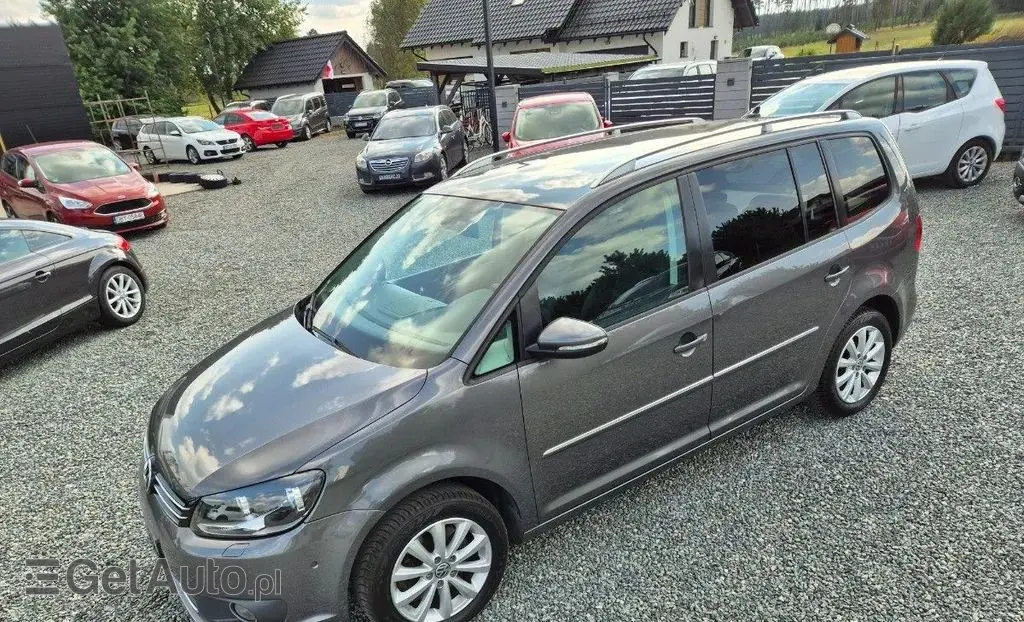 VOLKSWAGEN Touran 